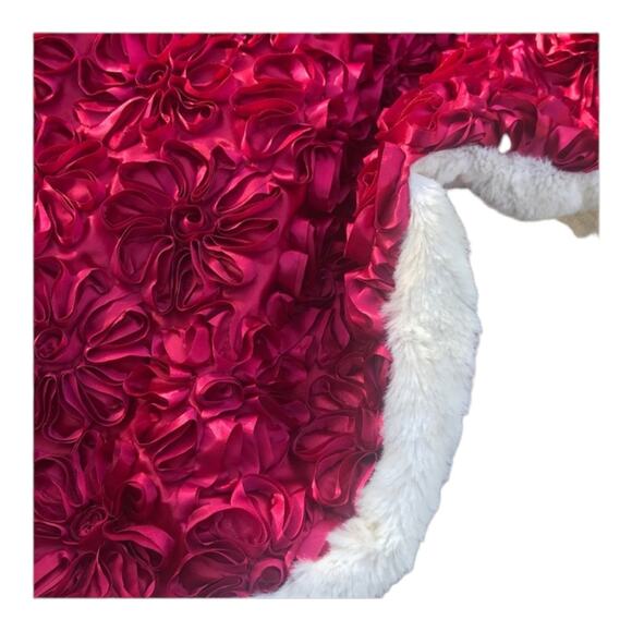 CHRISTMAS TREE SKIRT Burgundy Rose Floral Covered Tree Skirt White Faux Fur Edge - Picture 6 of 12